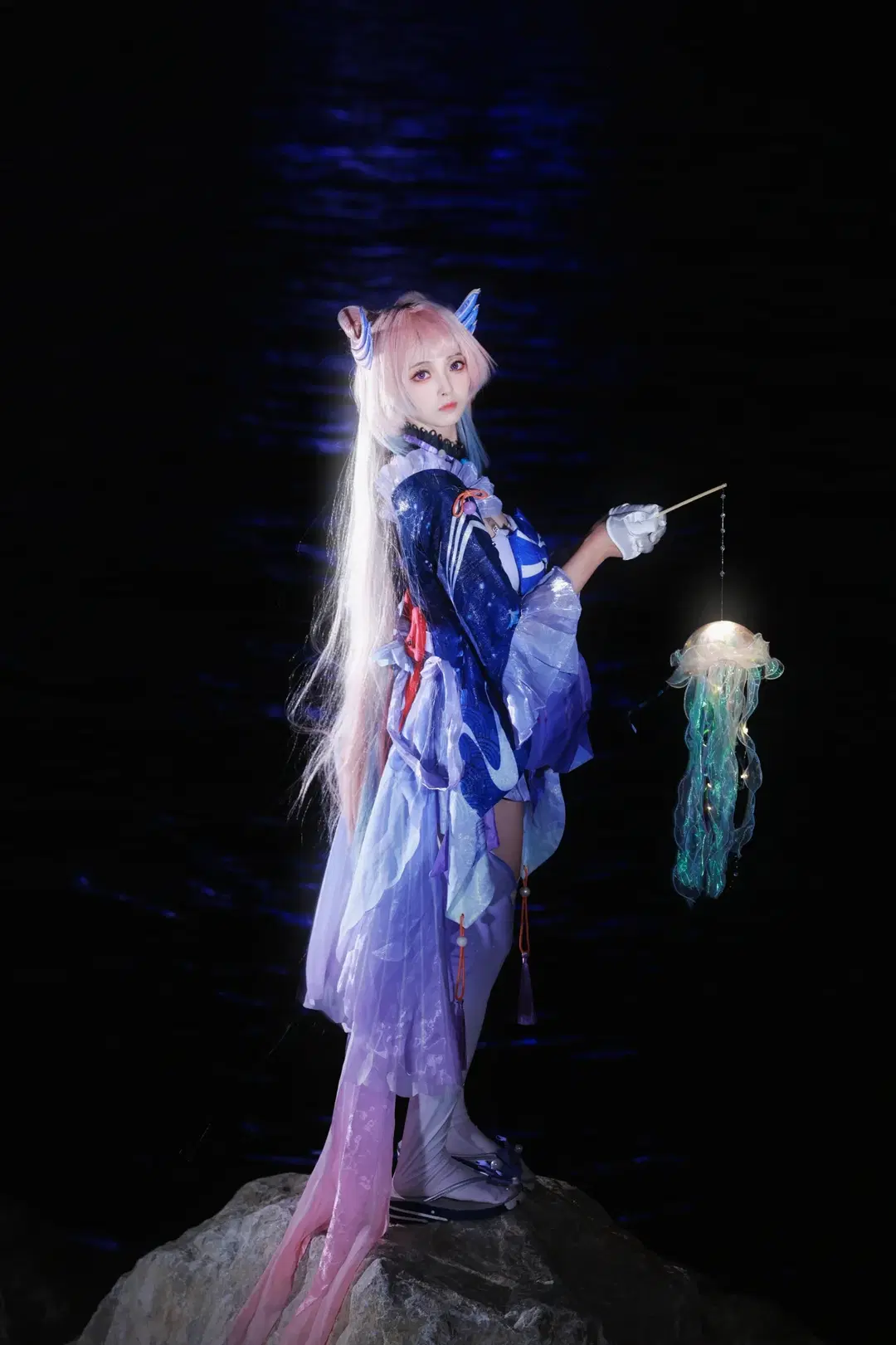 【珊瑚宫心海cos】水边夜景提灯寻找彼岸微光 - 倾寒 - 第3张
