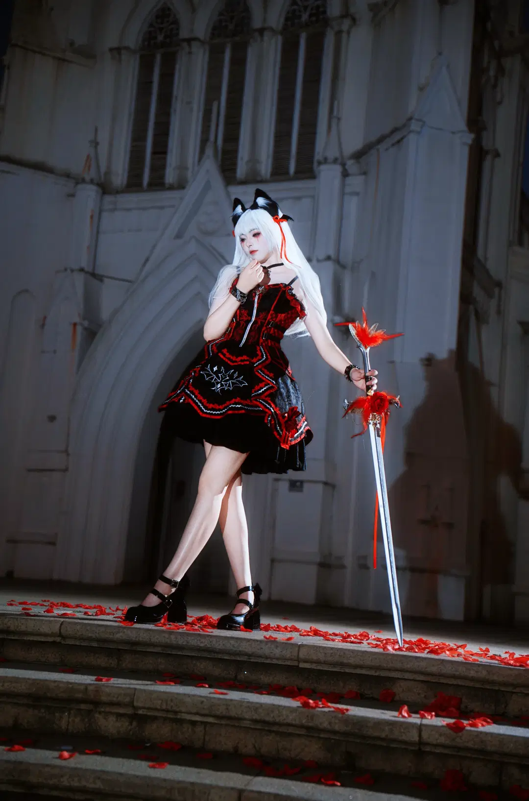 Night Photoshoot Record of Dark Gothic Lolita and Rose Longsword by 倾寒 - Image 6