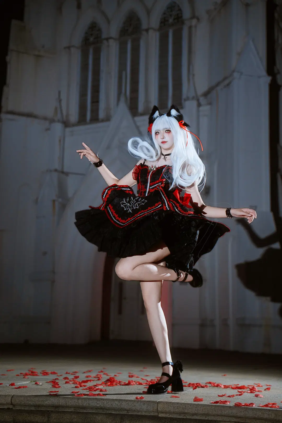 Night Photoshoot Record of Dark Gothic Lolita and Rose Longsword by 倾寒 - Image 7