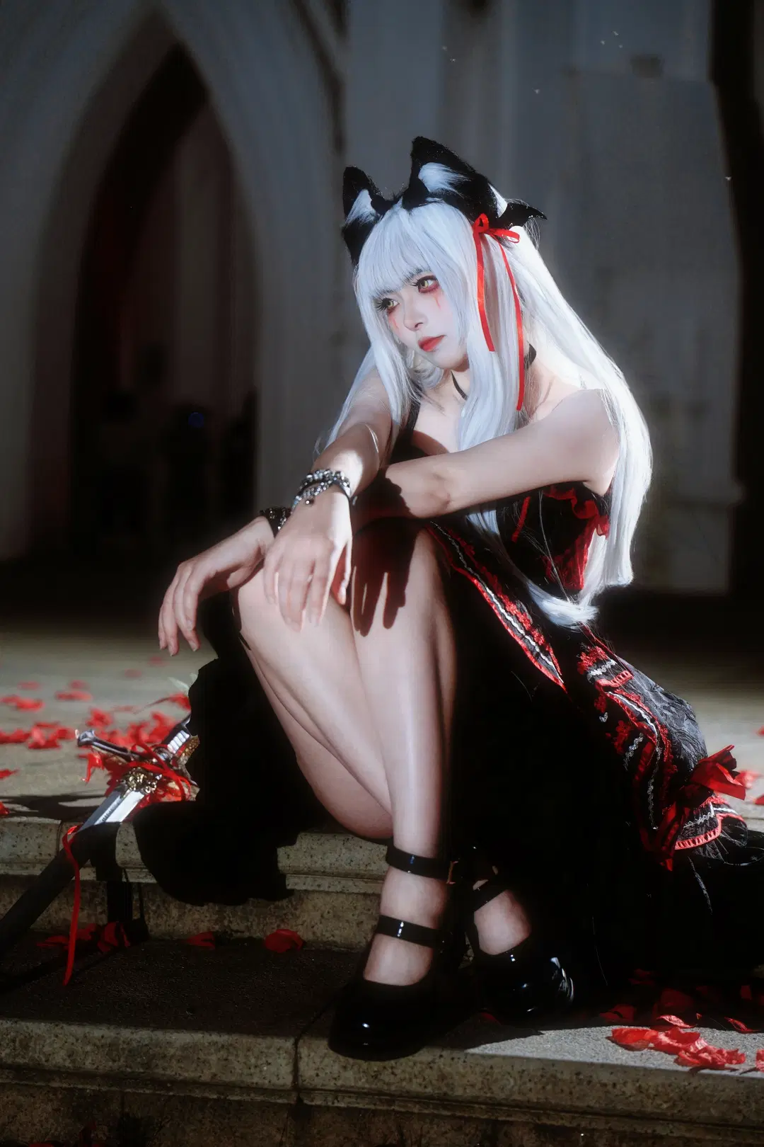 Night Photoshoot Record of Dark Gothic Lolita and Rose Longsword by 倾寒 - Image 8