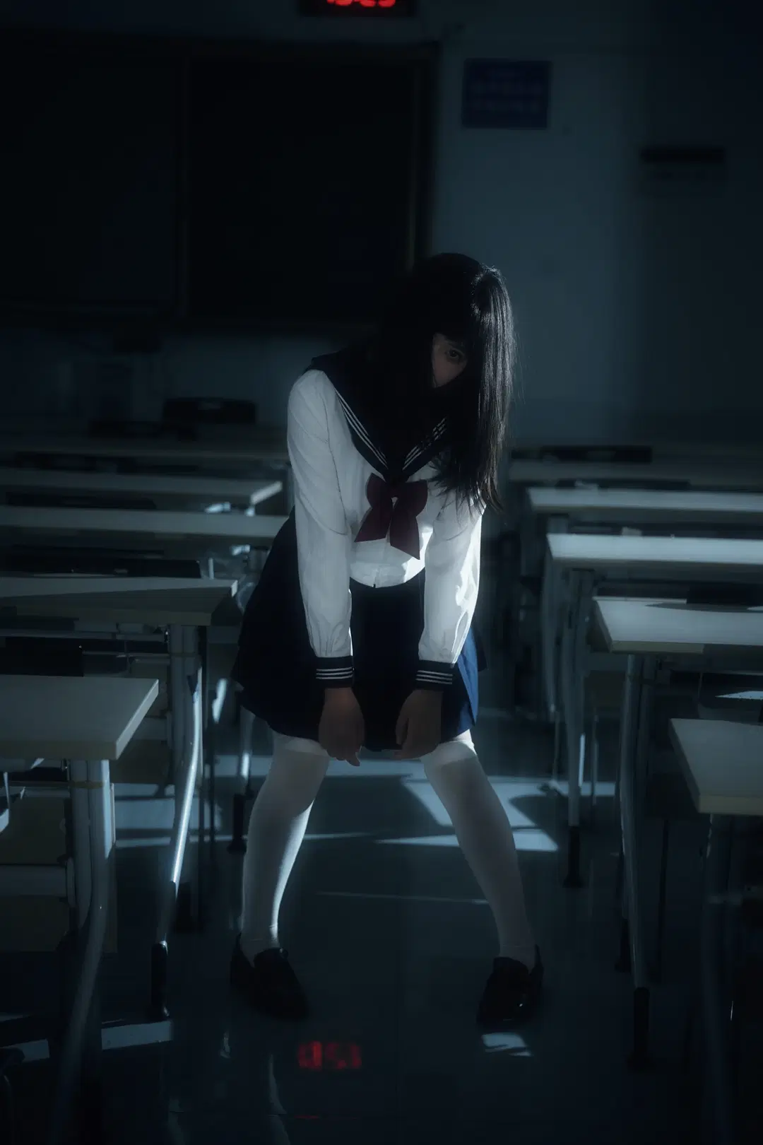 [Paradise] Low-Key Classroom Photography in High School Girl Sailor Uniform