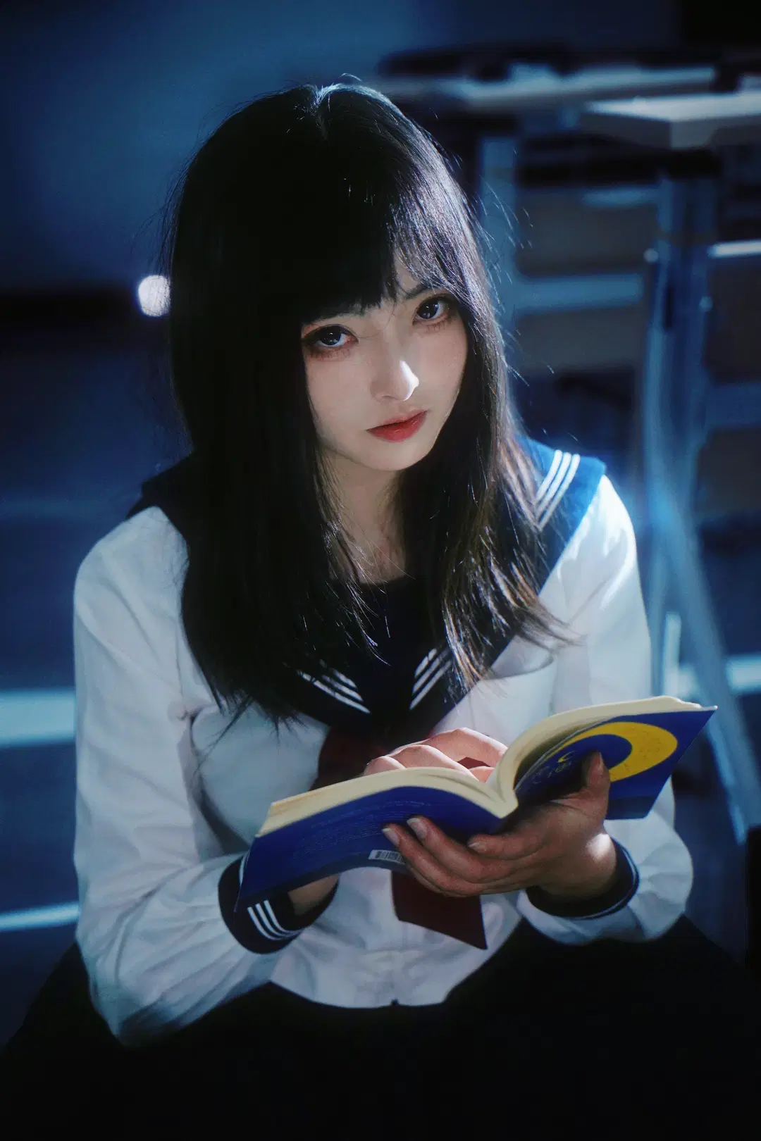 暗调JK制服写真，深夜读书的少女