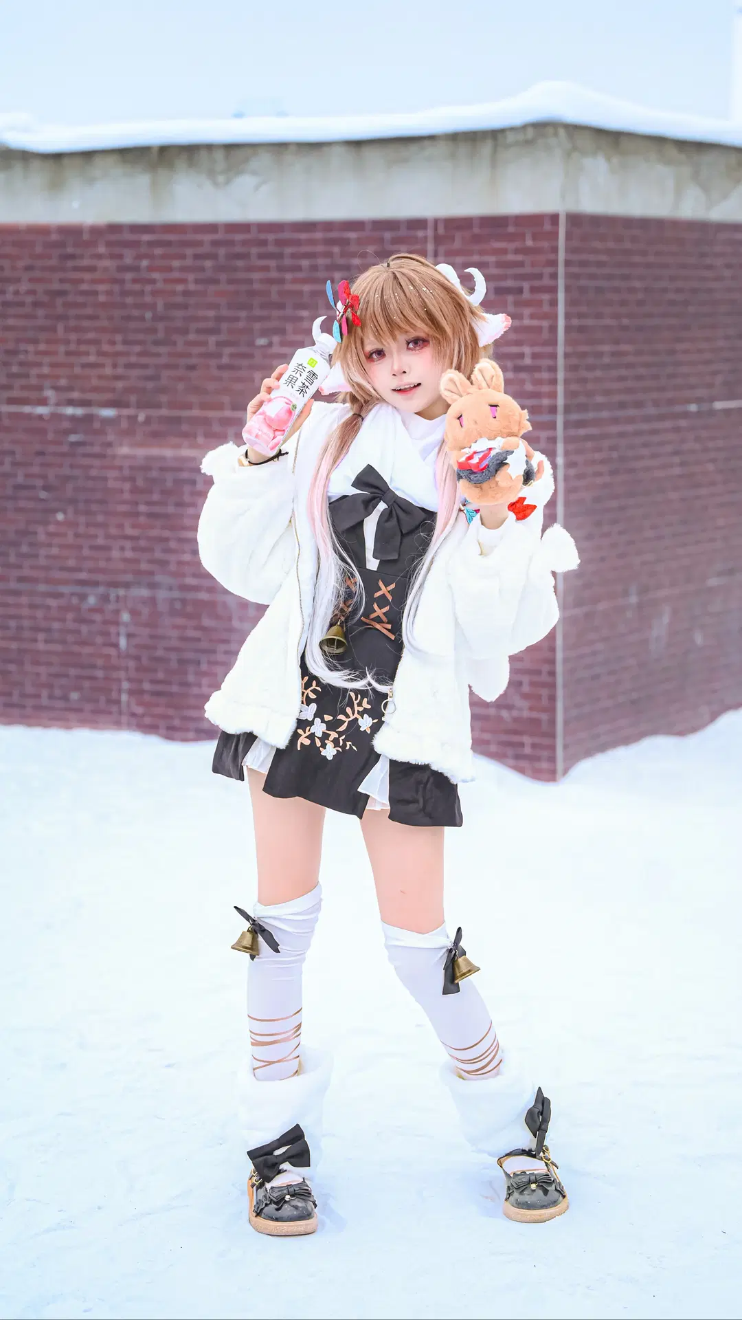【艾雅法拉cos】雪天限定的小羊，毛絨與白絲的搭配太可愛了