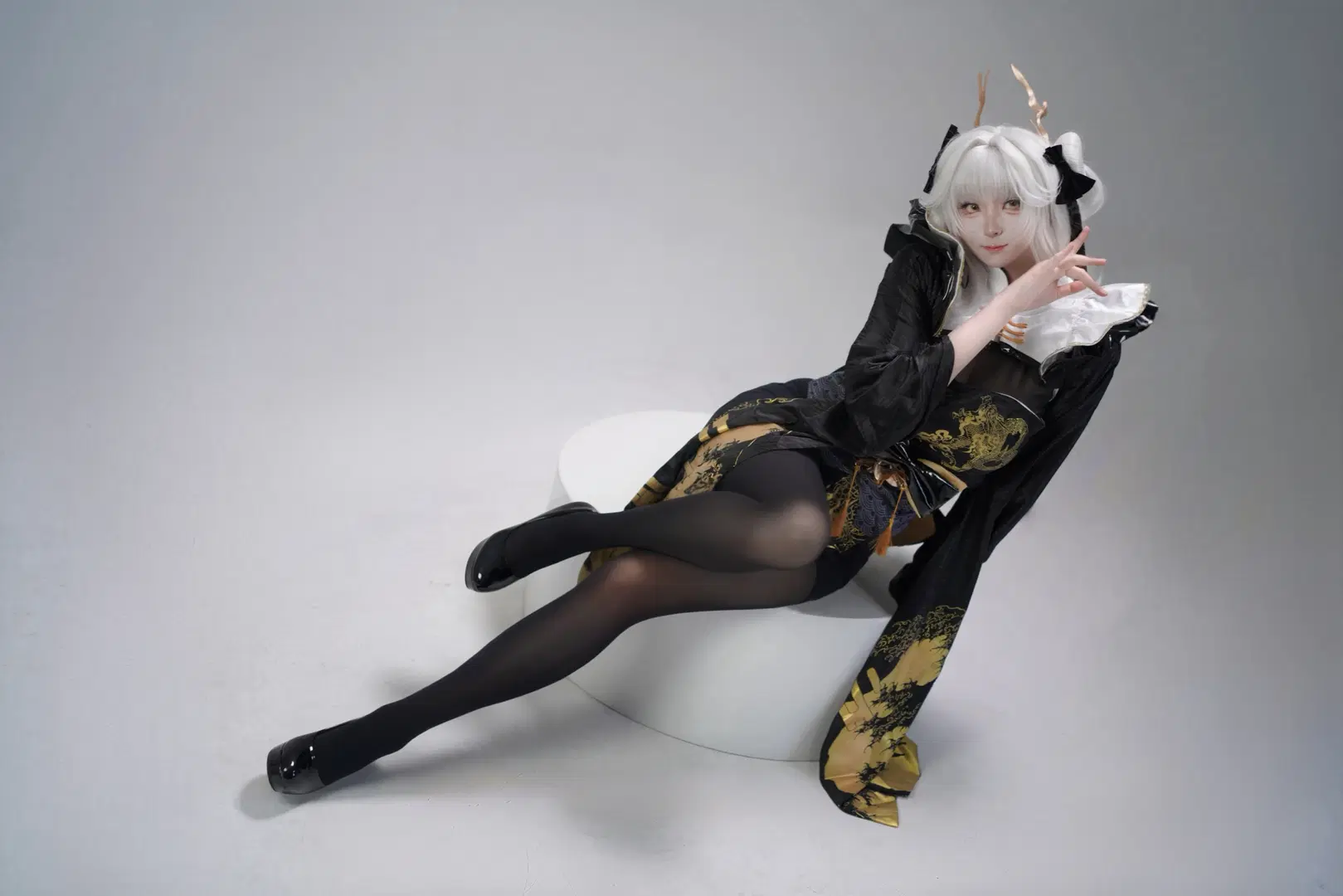 【白兔布兰儿cos】胜利女神白兔布兰儿，黑白金国风与二次元的碰撞 - 木白（二摄版） - 第3张