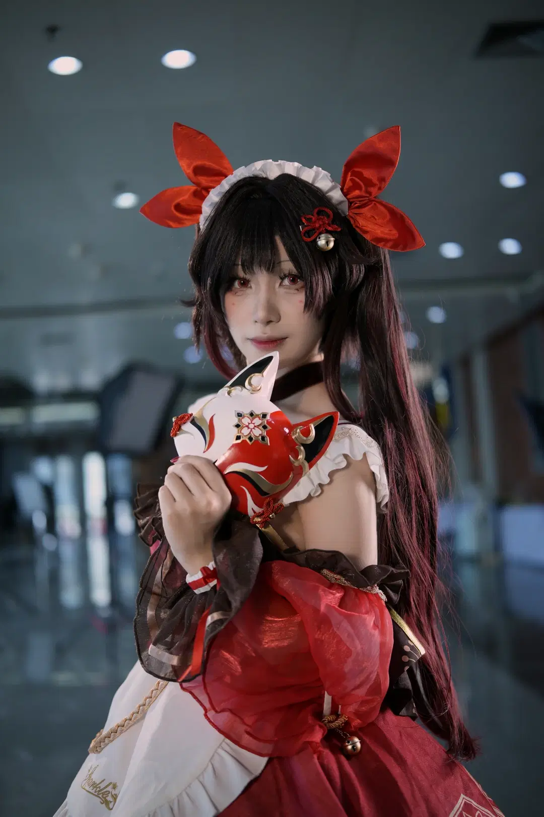 [Sparkle cosplay] Red-and-Black Japanese Maid Style at the Comic Convention by aaaa - Image 3