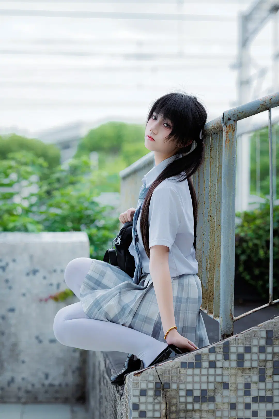 初夏の駅ホームで紡ぐJK制服ポートレート - 渡井LastRemote - 11枚目