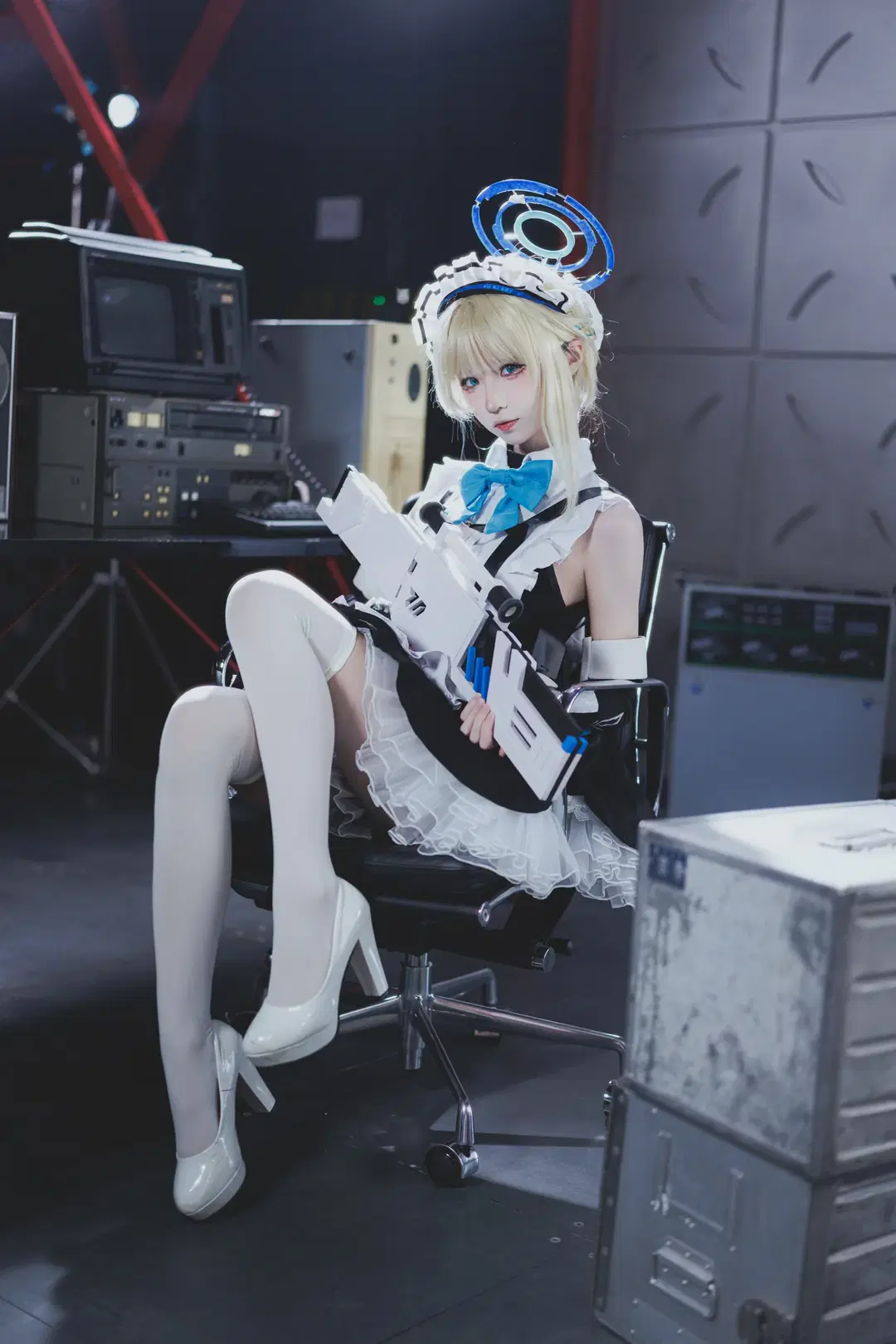 【飛鳥馬トキ コスプレ】『ブルーアーカイブ』レトロサーバルームに灯る近未来メイドの美学 - 渡井LastRemote - 5枚目