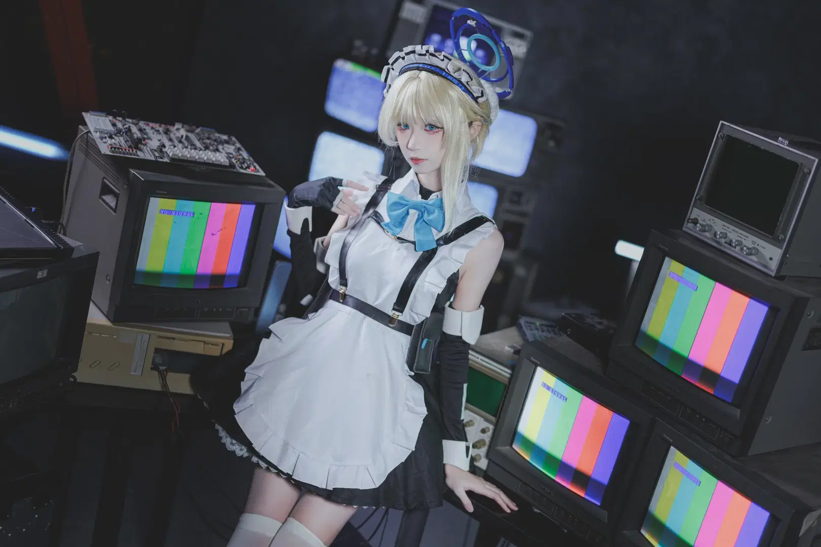 【飛鳥馬トキ コスプレ】『ブルーアーカイブ』レトロサーバルームに灯る近未来メイドの美学 - 渡井LastRemote - 7枚目