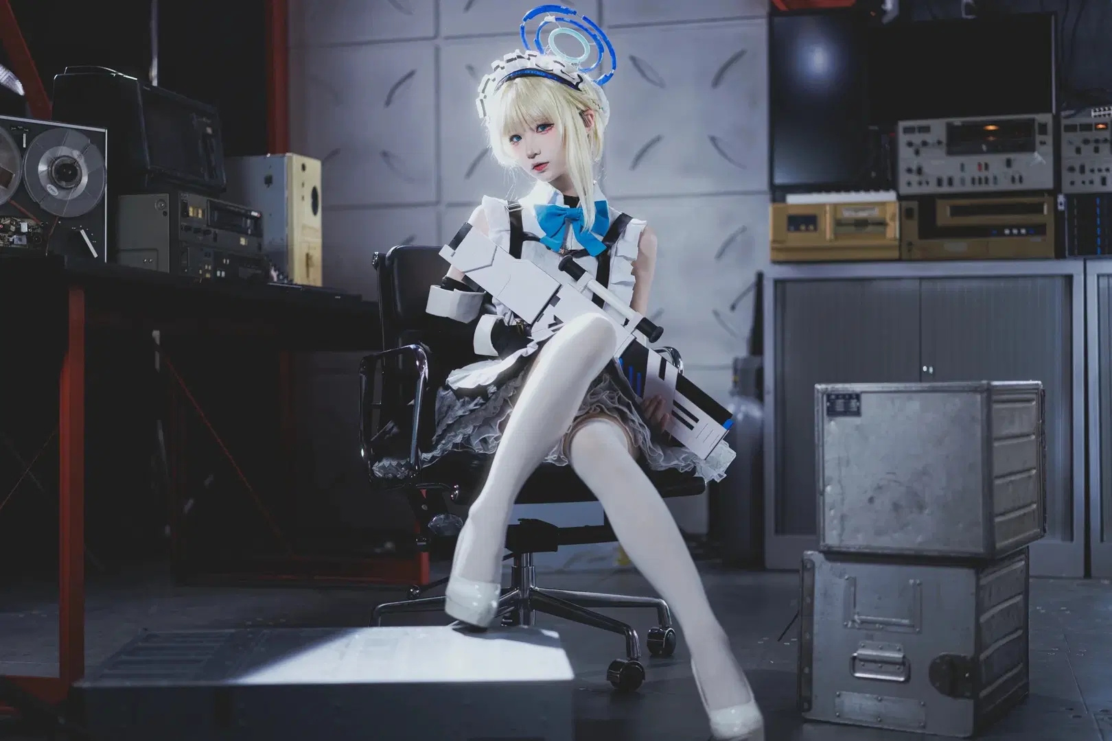 【飛鳥馬トキ コスプレ】『ブルーアーカイブ』レトロサーバルームに灯る近未来メイドの美学 - 渡井LastRemote - 8枚目