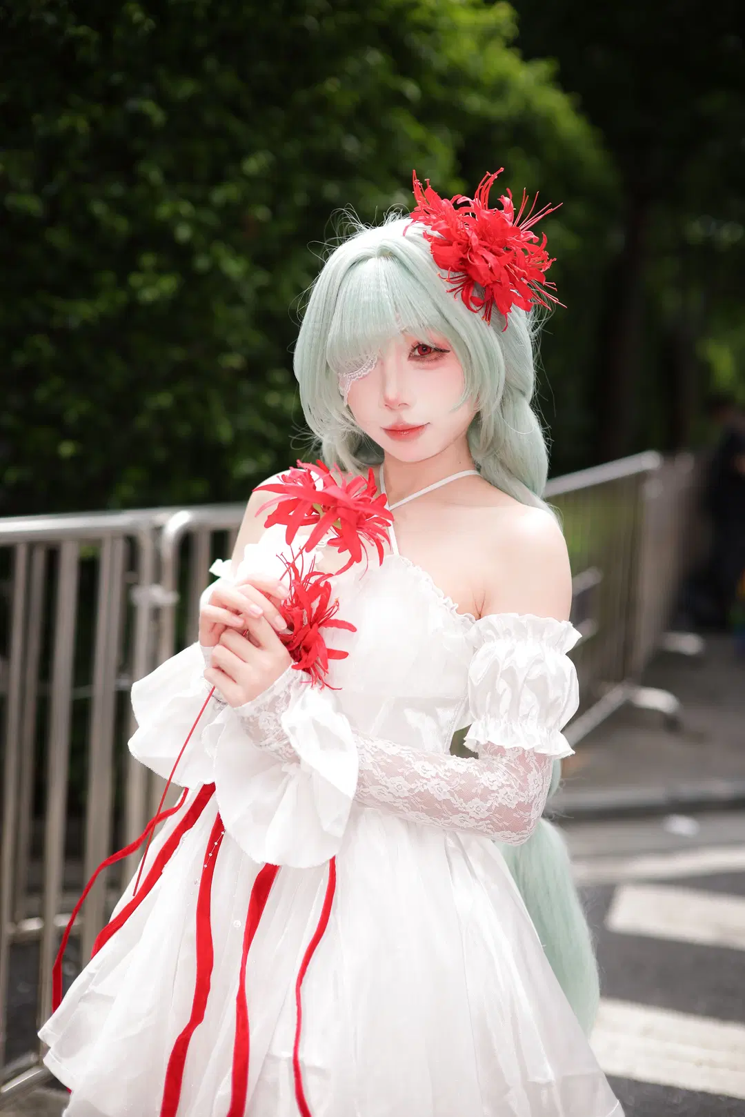 [Phrolova cosplay] Wuthering Waves: Outdoor Shoot Record of White Dress and Mint-Green Long Hair by 云离饱饱 - Image 5
