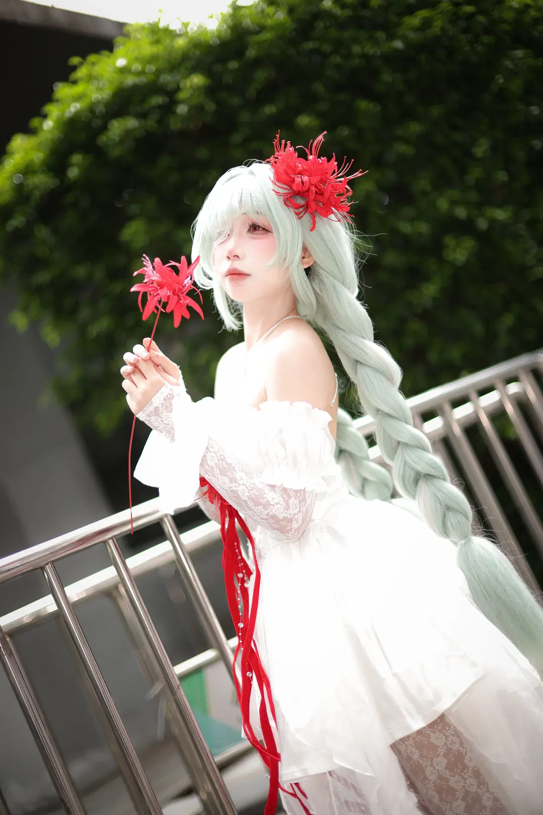 [Phrolova cosplay] Wuthering Waves: Outdoor Shoot Record of White Dress and Mint-Green Long Hair by 云离饱饱 - Image 7
