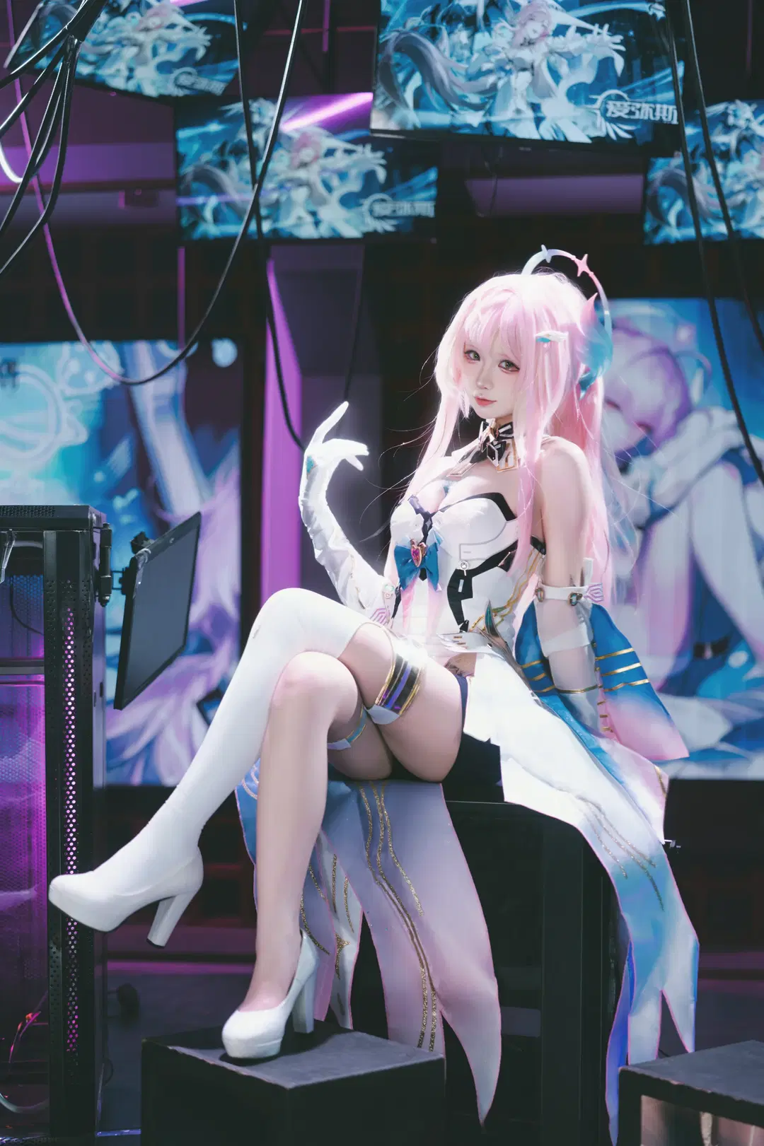 【爱弥斯cos】鸣潮科幻机娘风，光影中的救世之约 - X.Pu📷 - 第7张