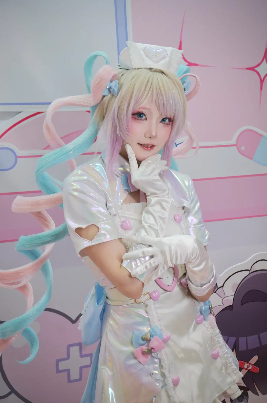 [KAngel cosplay] Checking in at the NEEDY GIRL OVERDOSE Pop-up Store: Holographic Nurse Outfit Loaded with Details by 北境不忘 - Image 4