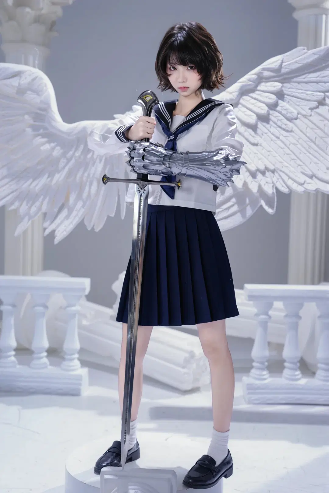 大剣を構えるJK少女、メカアームと制服が織りなすフォトセッションがクールすぎる - 新_ - 9枚目