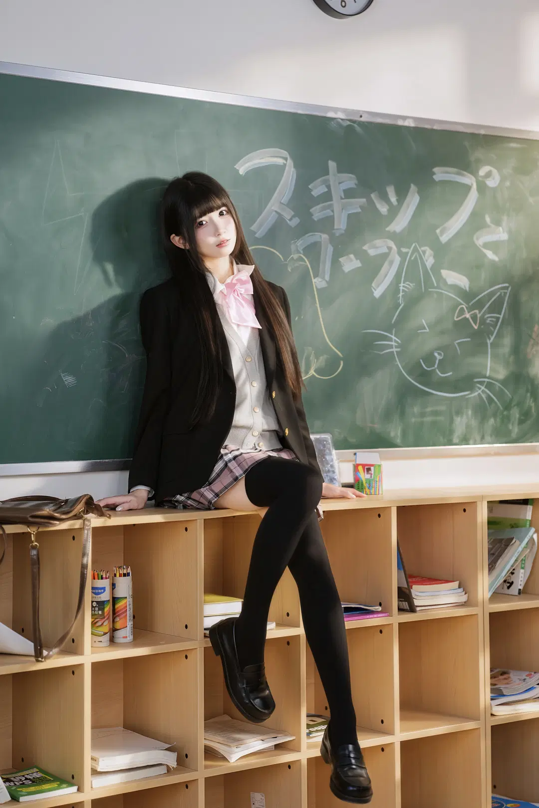 教室窗臺上的JK制服少女，黑絲長腿氛圍感拿捏了 - 新_ - 第12張