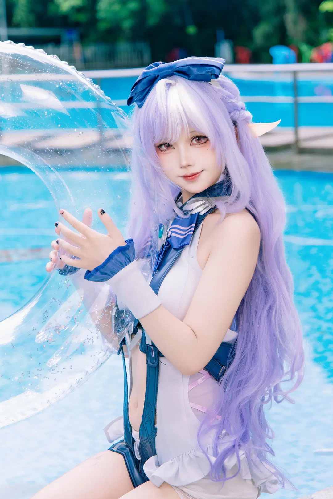 [Vivian cosplay] Zenless Zone Zero's Iris Poolside, Capturing Summer Coolness by 音饭饭 - Image 2