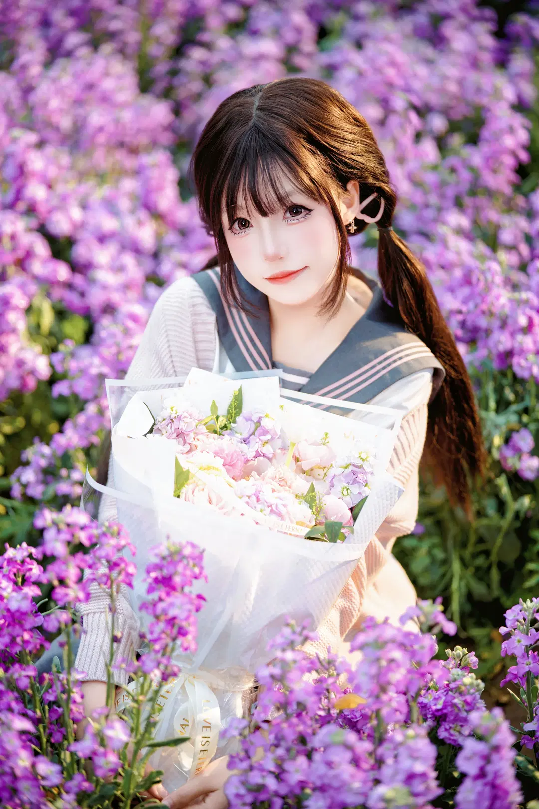 春风一吹想起谁 花海里的JK水手服写真 - 咕咕不咕zZ（图文号 - 第2张