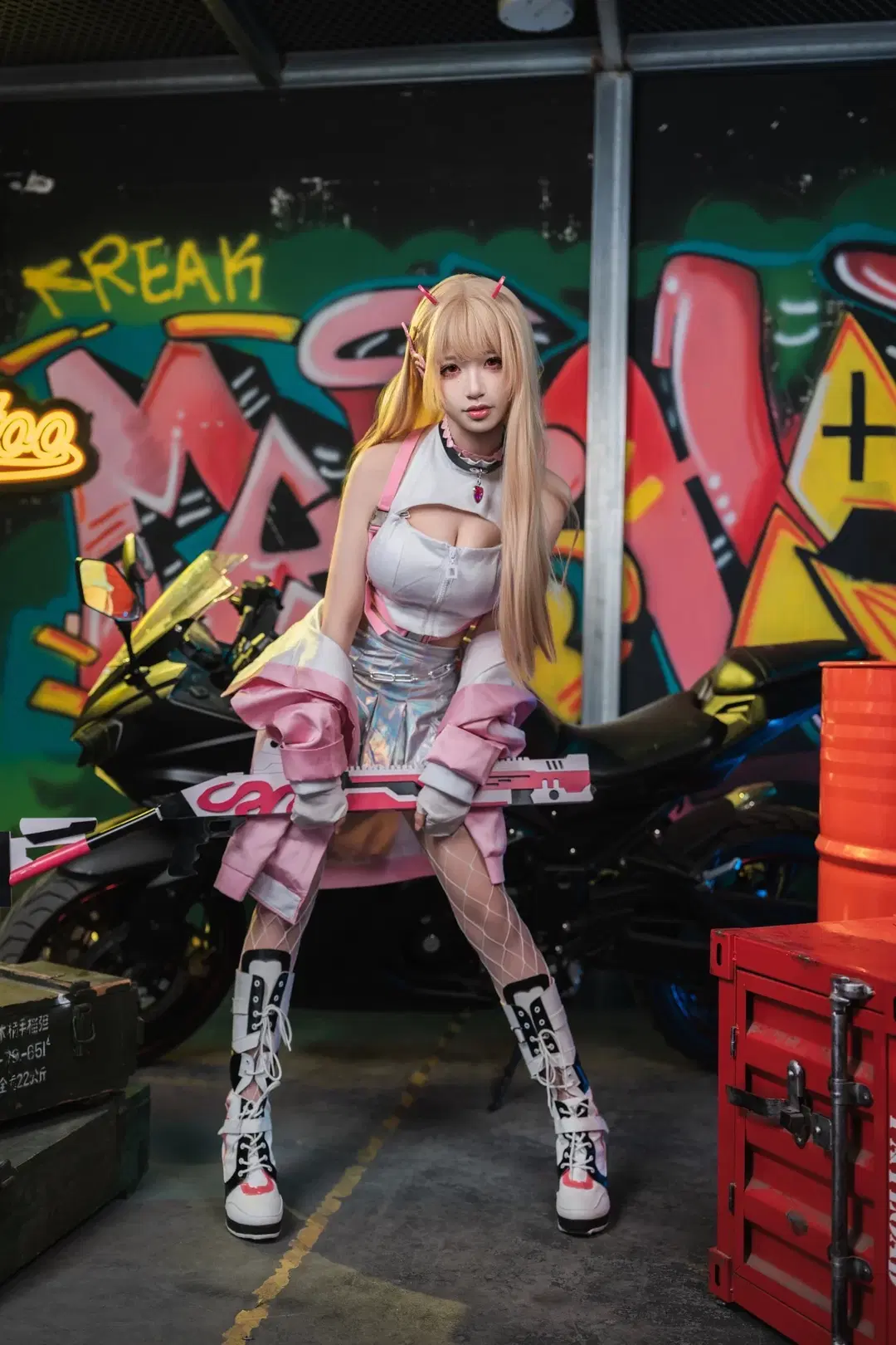 【毒蛇cos】NIKKE勝利女神塗鴉車庫裡的甜辣小惡魔 - 粥粥🥕📷 - 第2張