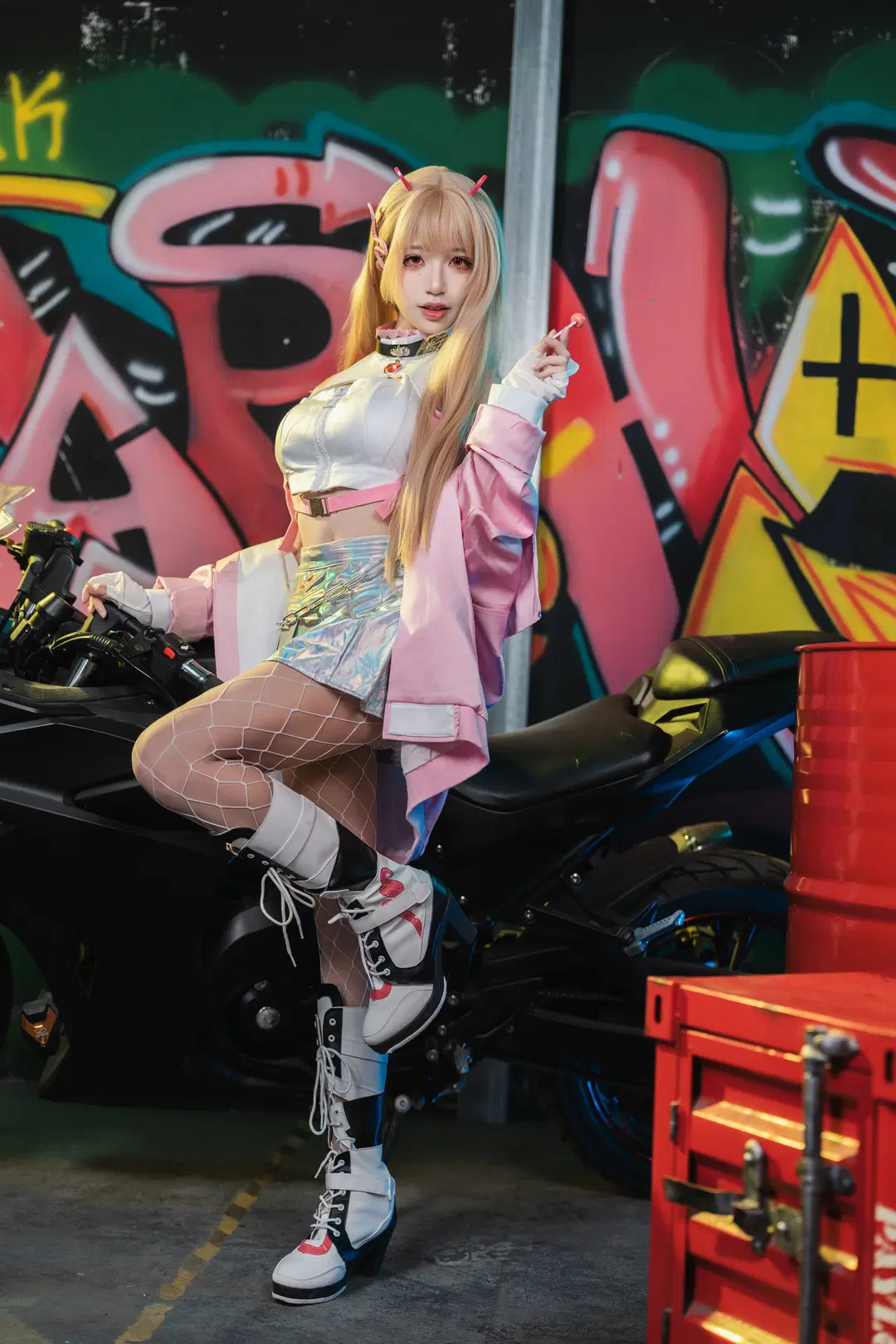 【毒蛇cos】NIKKE勝利女神塗鴉車庫裡的甜辣小惡魔 - 粥粥🥕📷 - 第3張