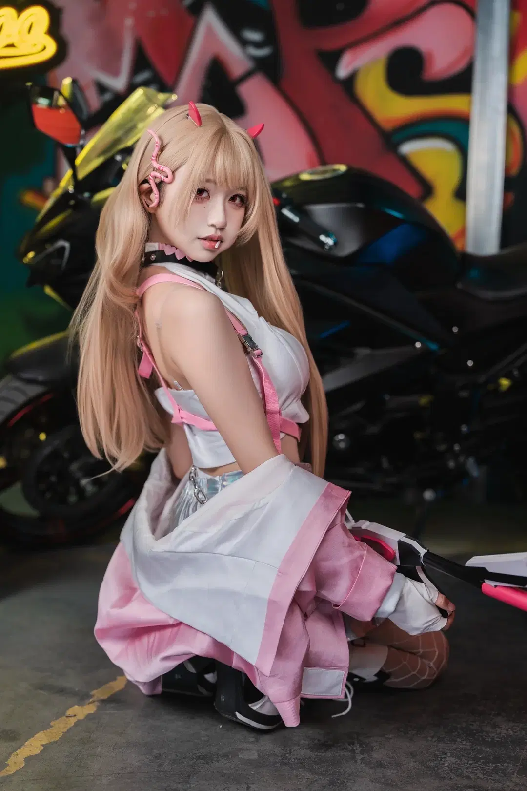【毒蛇cos】NIKKE勝利女神塗鴉車庫裡的甜辣小惡魔 - 粥粥🥕📷 - 第4張