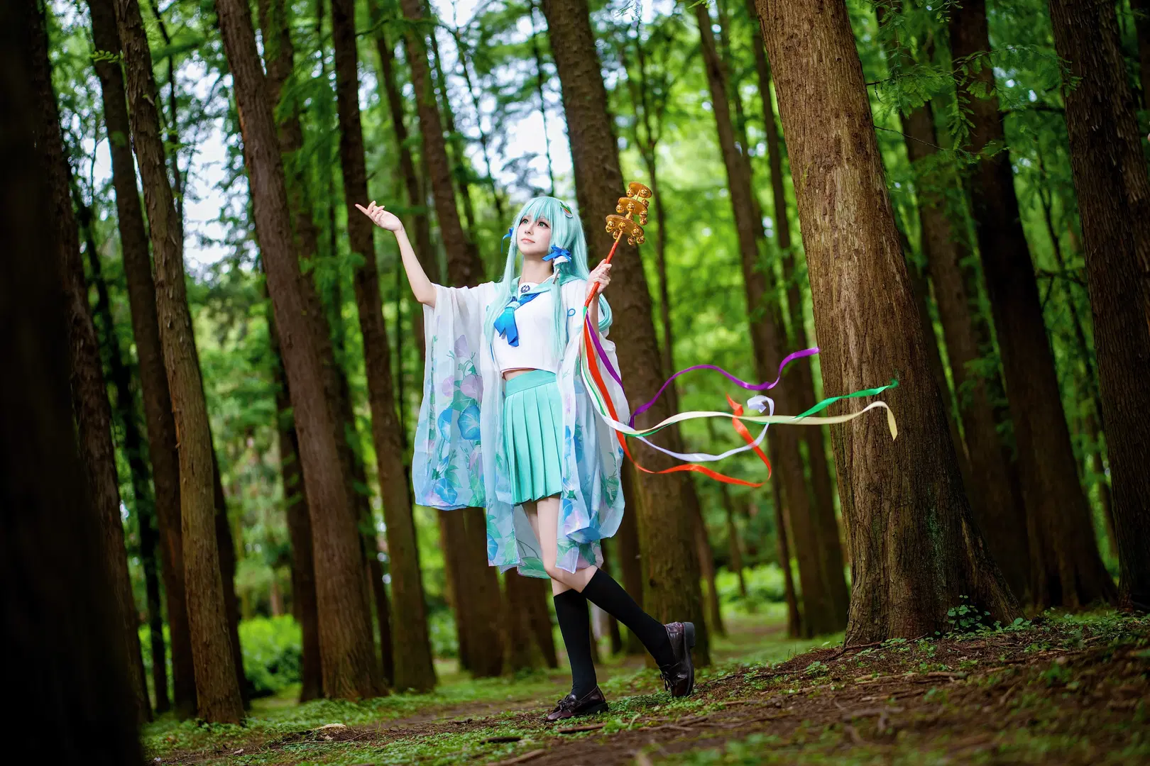 [Kochiya Sanae Cosplay] Embracing the Breeze in the Verdant Woods of Touhou Project by 音吾音吾音 - Image 4