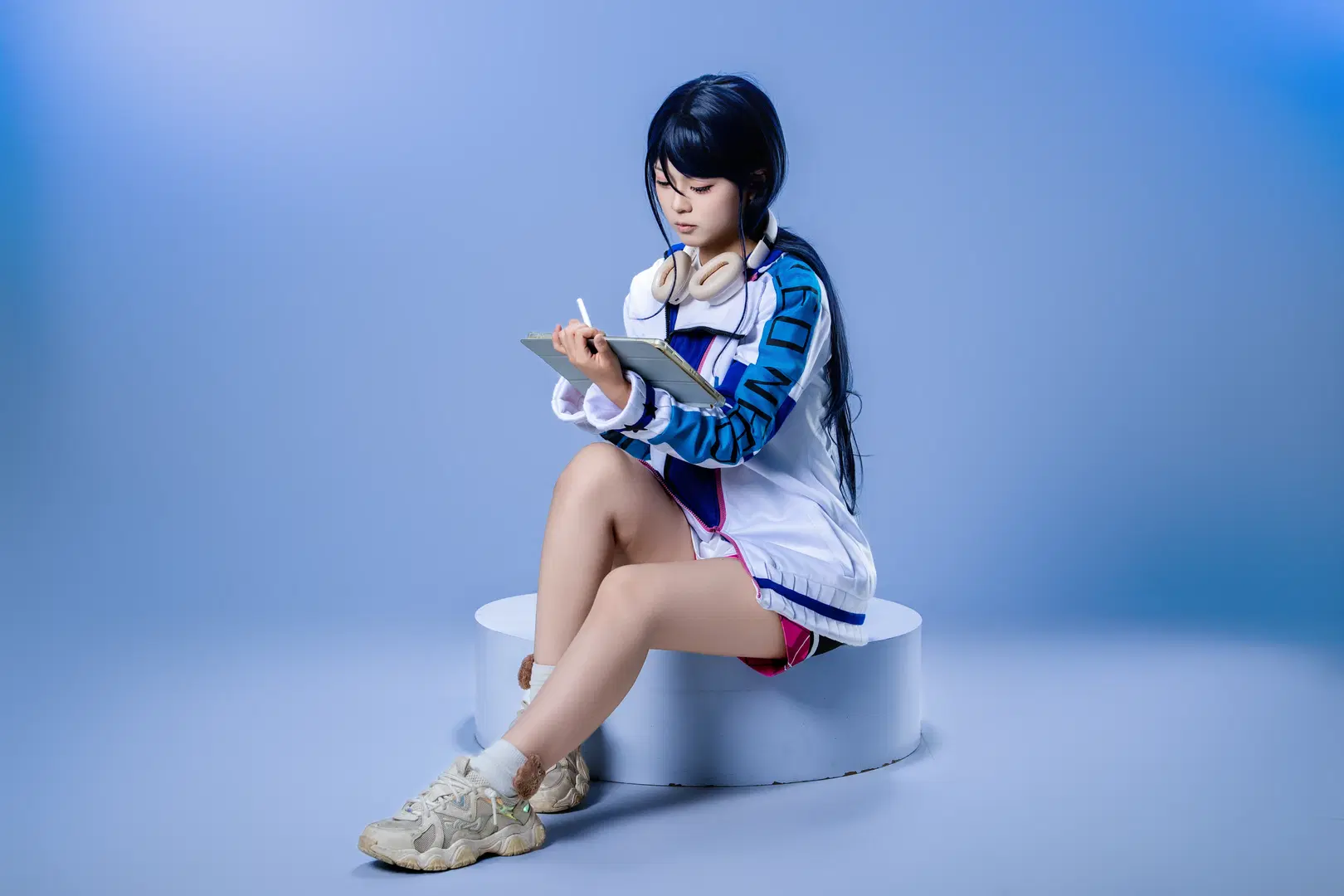【星乃一歌cos】世界计划蓝白运动服影棚拍摄记录 - 音吾音吾音 - 第2张