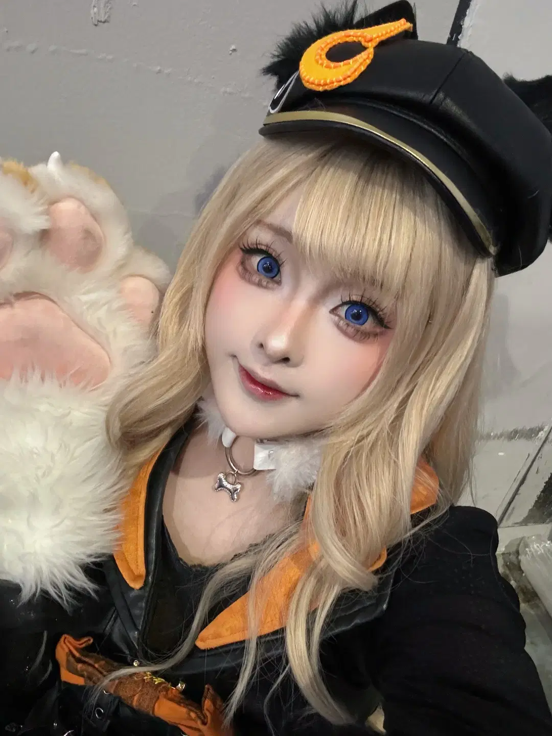 【エンバーパップ コスプレ】アニィモのBW 2026で孔雀先生とツーショット！イベント写真 - 矢泽焰焰子 - 2枚目