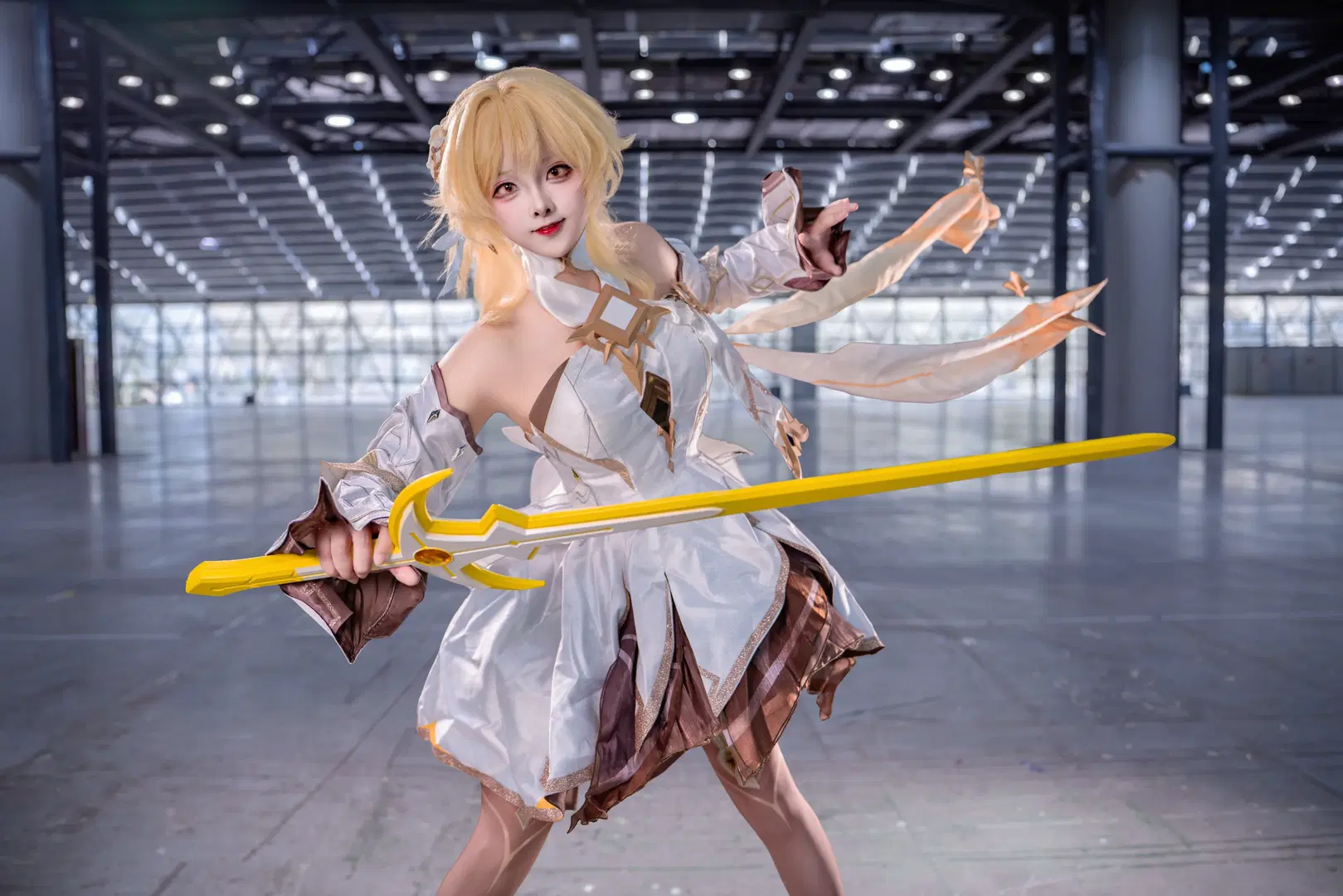 【蛍 コスプレ】『原神』イベント写真：手動のリボン飛ばしは本気で腕力が試される - 矢泽焰焰子 - 2枚目