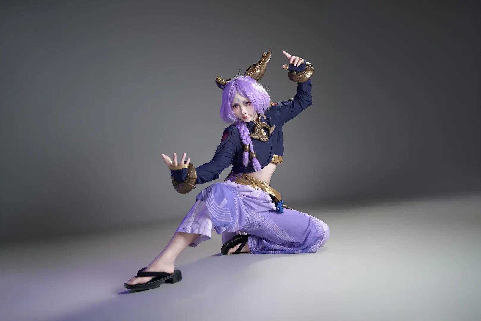 【芸阿娜cos】不会P特效，全靠肢体动作和服装细节撑起英雄联盟新英雄的排面 - 矢泽焰焰子 - 第3张