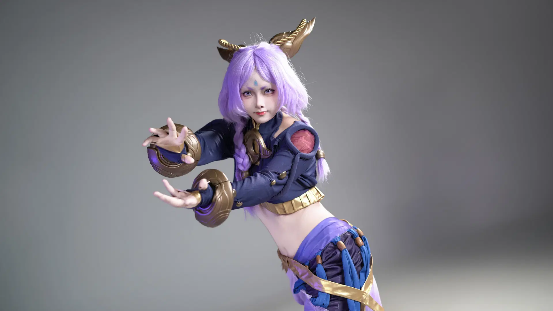 【芸阿娜cos】不会P特效，全靠肢体动作和服装细节撑起英雄联盟新英雄的排面 - 矢泽焰焰子 - 第4张