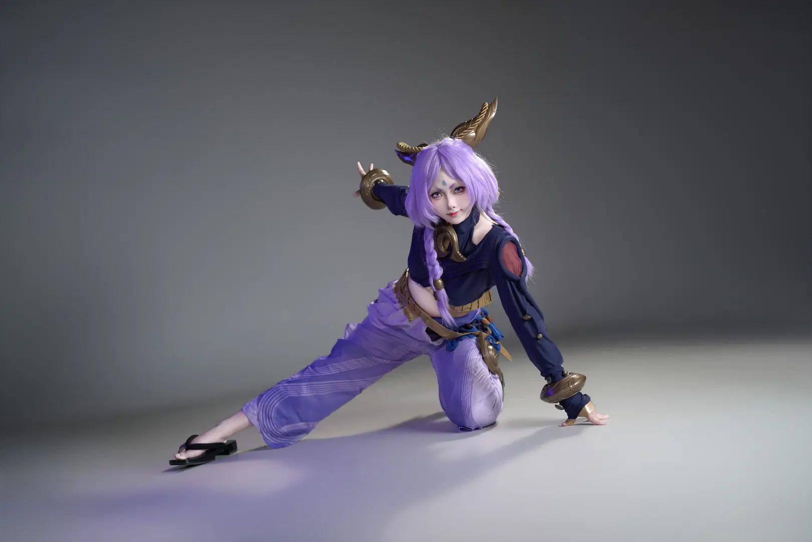 【芸阿娜cos】不会P特效，全靠肢体动作和服装细节撑起英雄联盟新英雄的排面 - 矢泽焰焰子 - 第6张