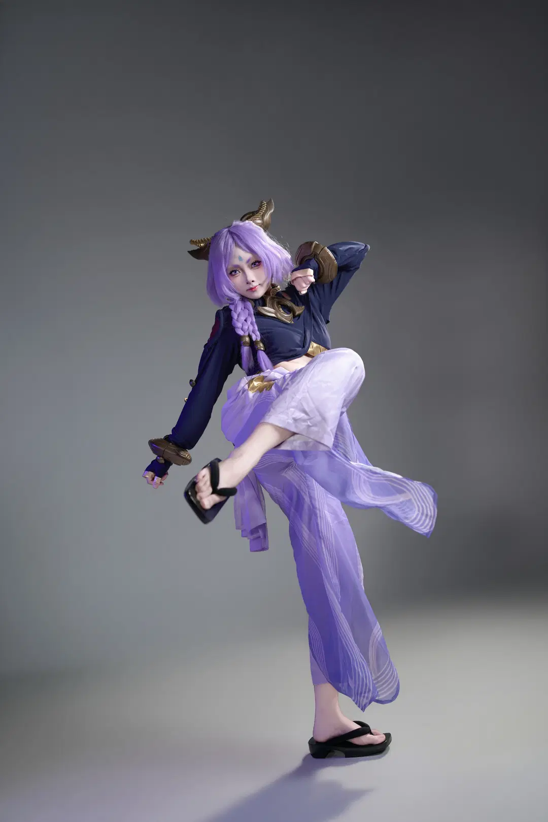 【芸阿娜cos】不会P特效，全靠肢体动作和服装细节撑起英雄联盟新英雄的排面 - 矢泽焰焰子 - 第9张