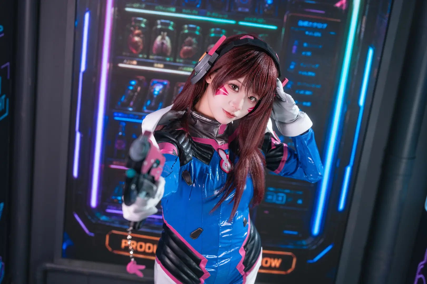 【D.Va cos】守望先锋霓虹赛博朋克，紧身战衣再现战场精灵 - 老塞Liquidboom - 第2张