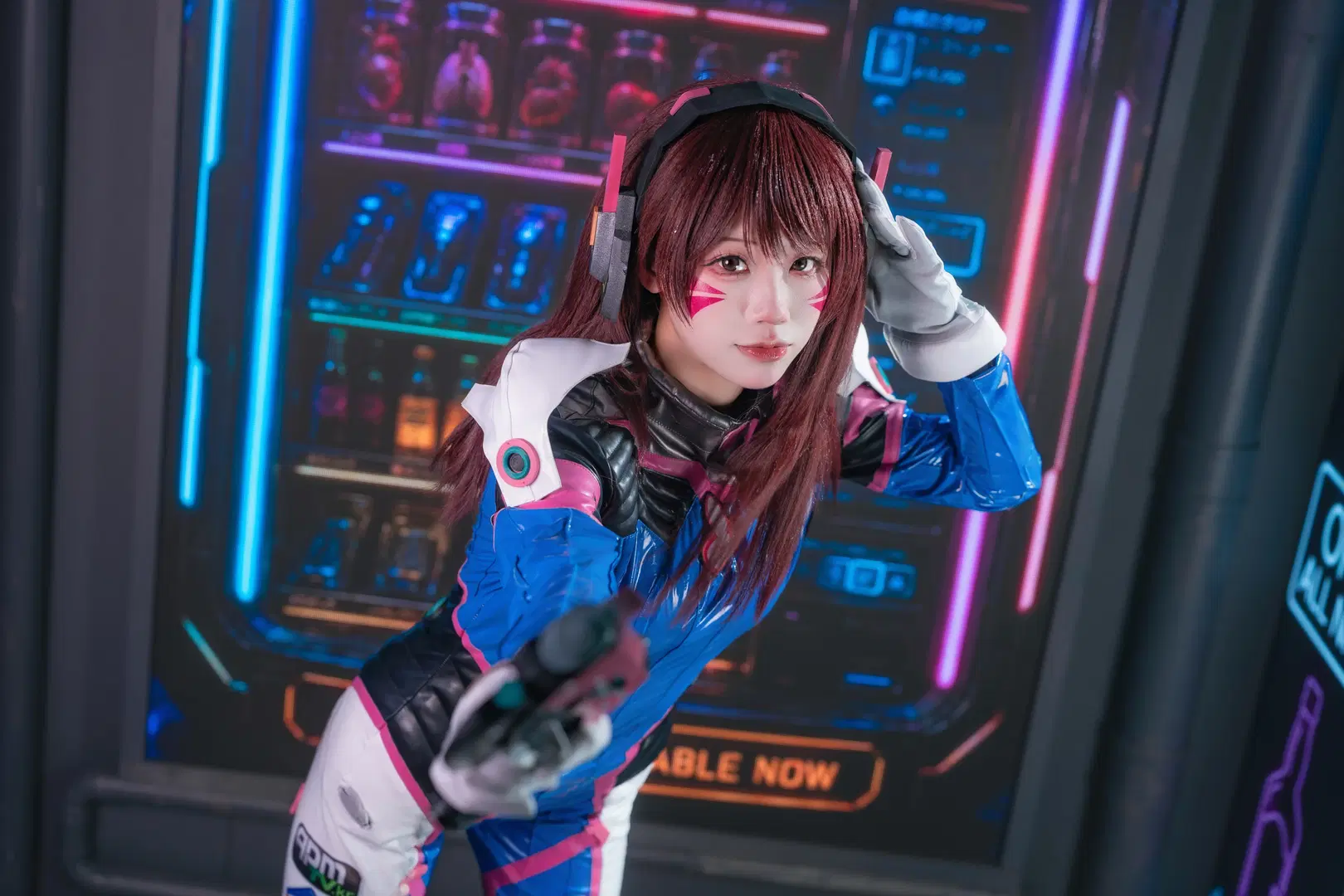 【D.Va cos】守望先锋霓虹赛博朋克，紧身战衣再现战场精灵 - 老塞Liquidboom - 第3张