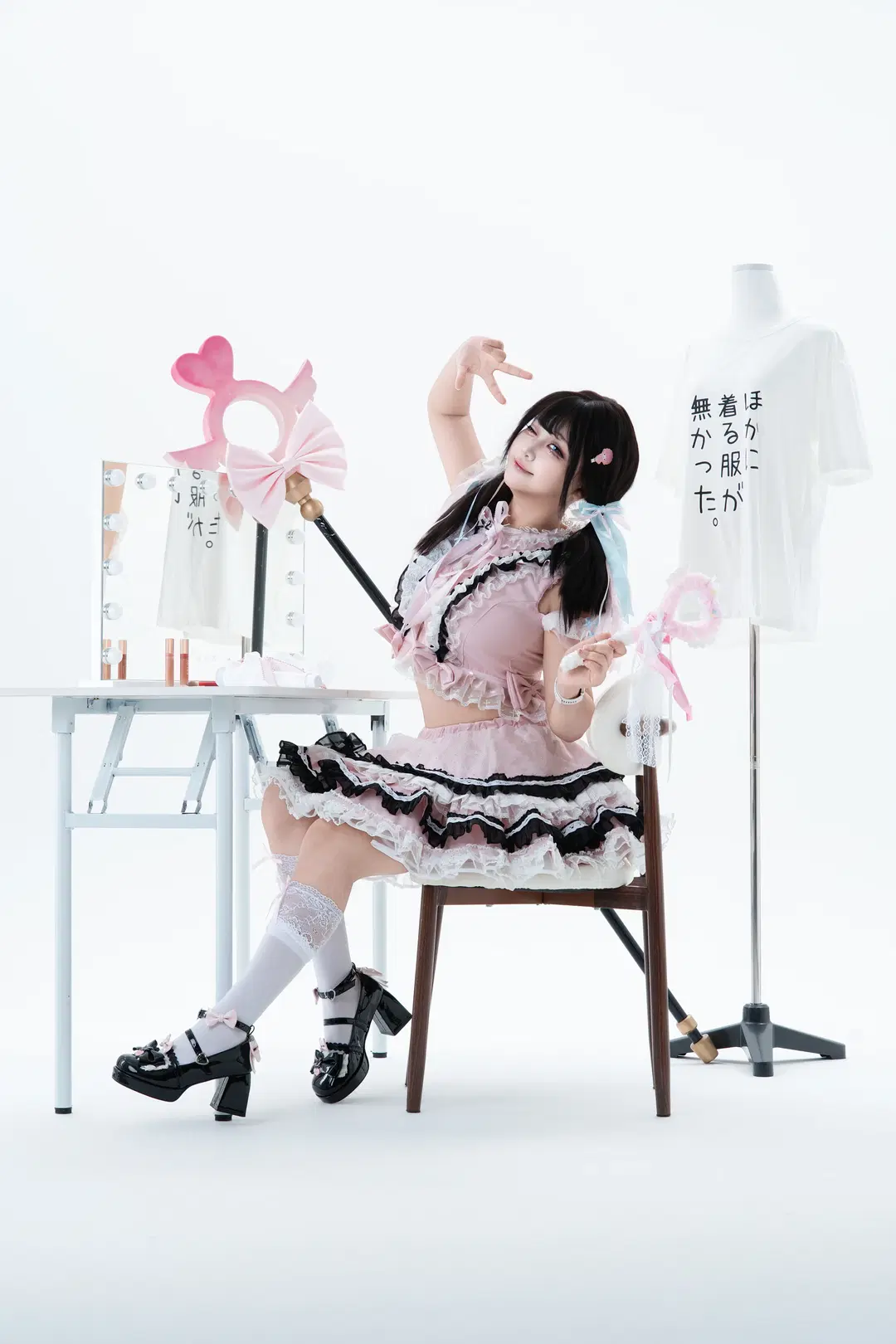 白ホリで撮る魔法少女アイドル風、ピンクのロリータファッションに白ニーソを添えて - Bearsan - 4枚目