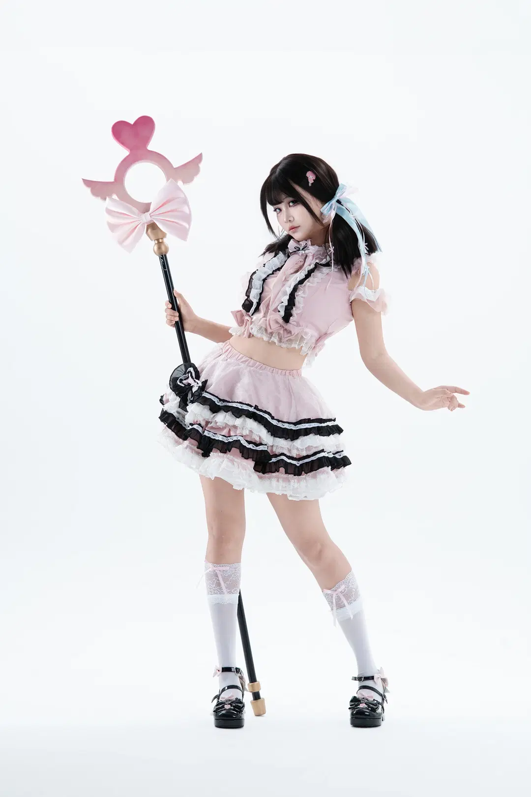 白ホリで撮る魔法少女アイドル風、ピンクのロリータファッションに白ニーソを添えて - Bearsan - 6枚目