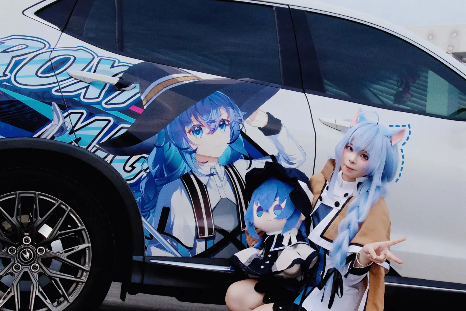 【ロキシーのコスプレ】無職転生 痛車コラボ撮影、青髪の魔法使いを完璧に再現 - 炭烤纤纤子qvq - 2枚目