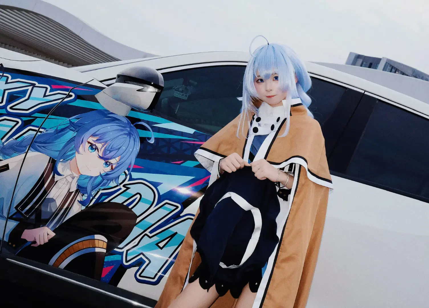【ロキシーのコスプレ】『無職転生』痛車コラボ、青髪の魔術師による聖地巡礼フォト - 炭烤纤纤子qvq - 3枚目