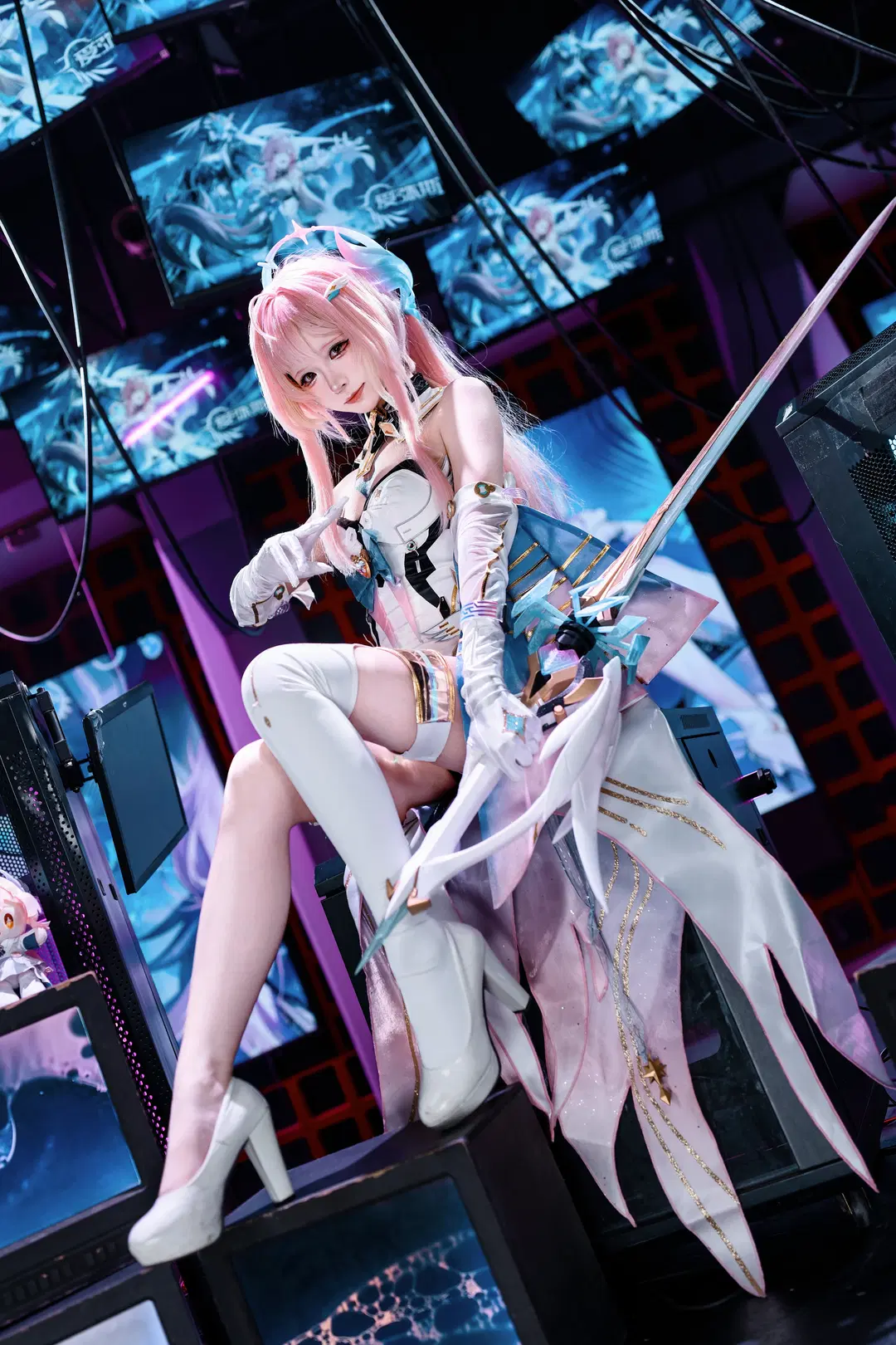 鸣潮, 爱弥斯cos, 游戏cosplay, 科幻风, 丝袜