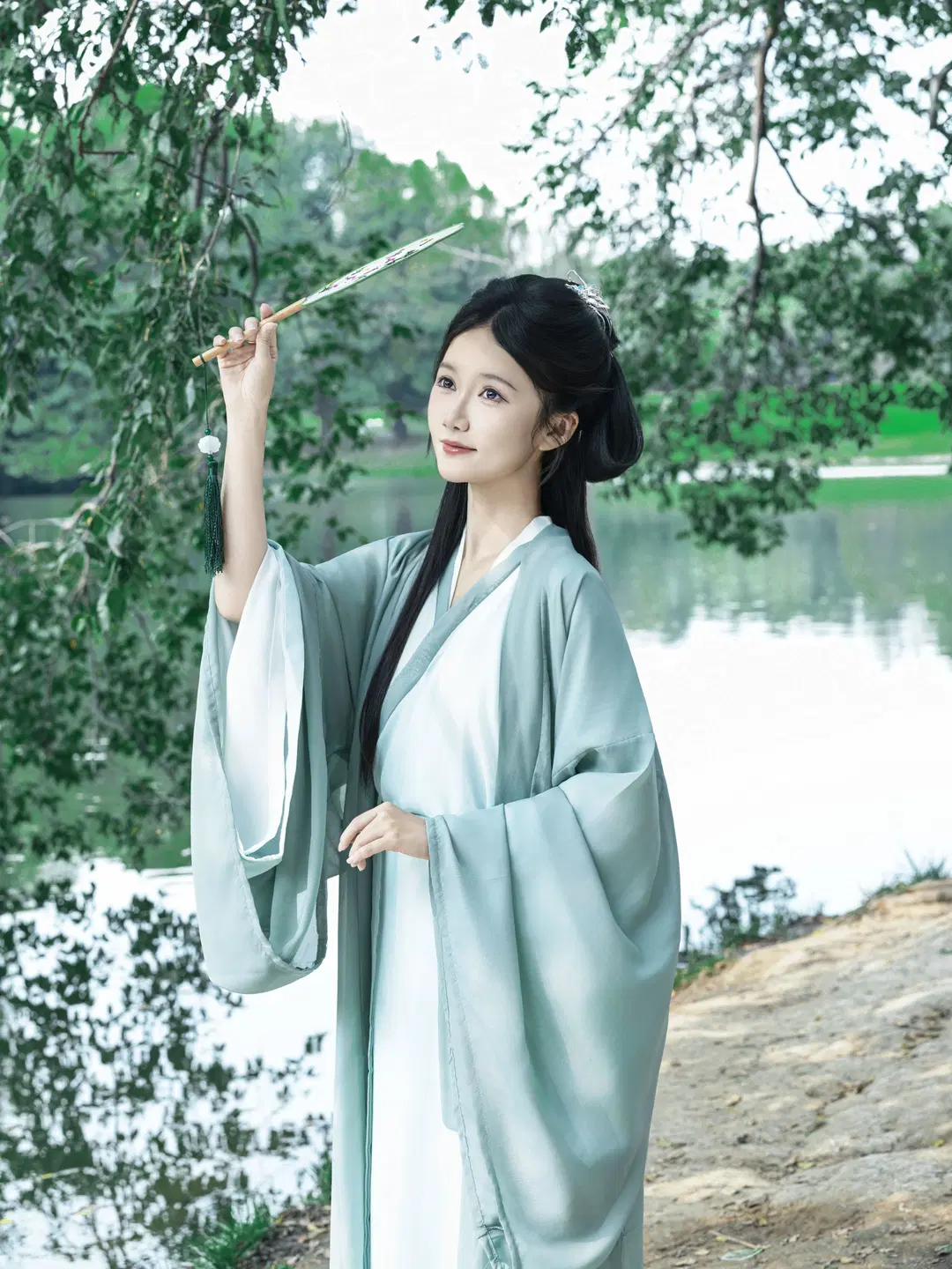 Holding an Umbrella in Teal Robes: Freezing the Ethereal Solitude of the Wei-Jin Era Amidst Mountains and Waters by 星空 - Image 13