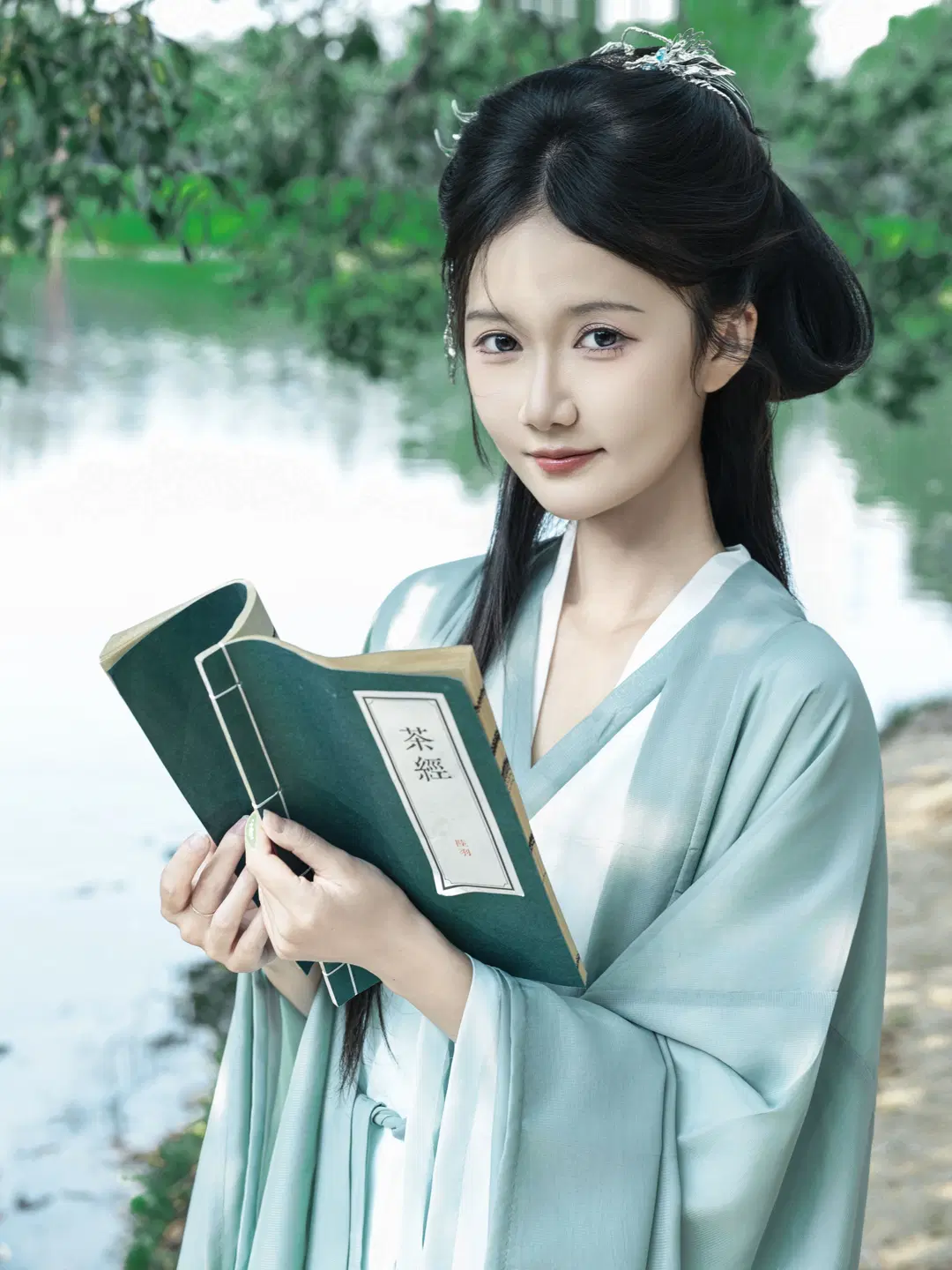 Holding an Umbrella in Teal Robes: Freezing the Ethereal Solitude of the Wei-Jin Era Amidst Mountains and Waters by 星空 - Image 9