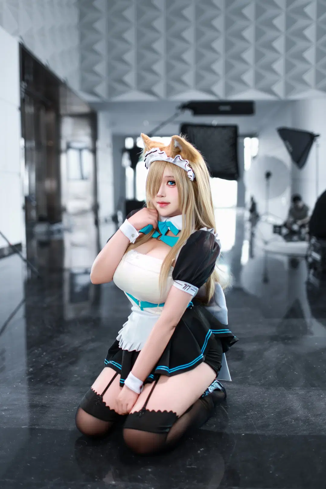[Ichinose Asuna cosplay] Blue Archive: The True Aesthetic of Maid outfit and Black stockings Convention photo by 芫宝 - Image 5