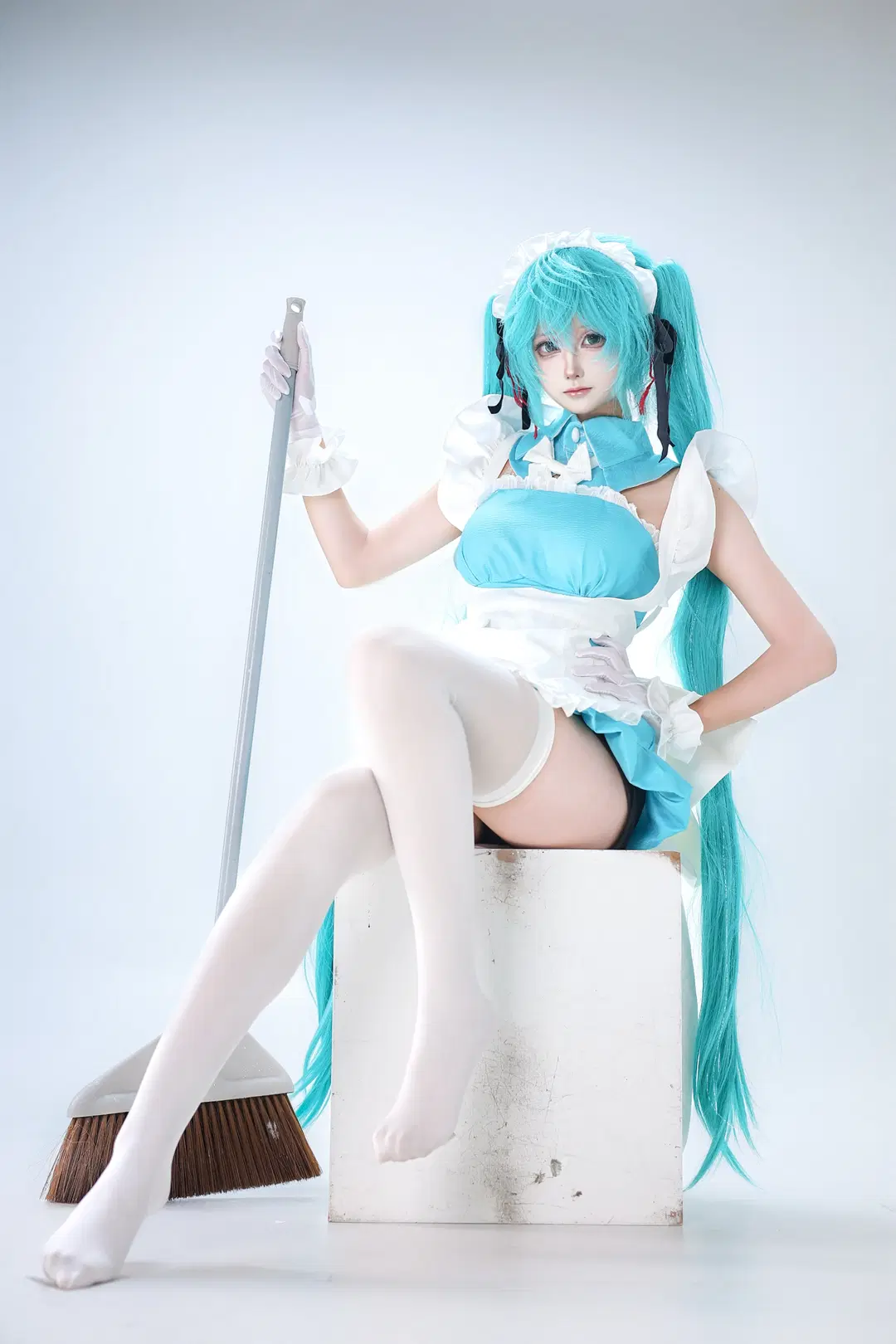 女仆装, 二次元cosplay, 初音未来cos, VOCALOID, 白色过膝袜