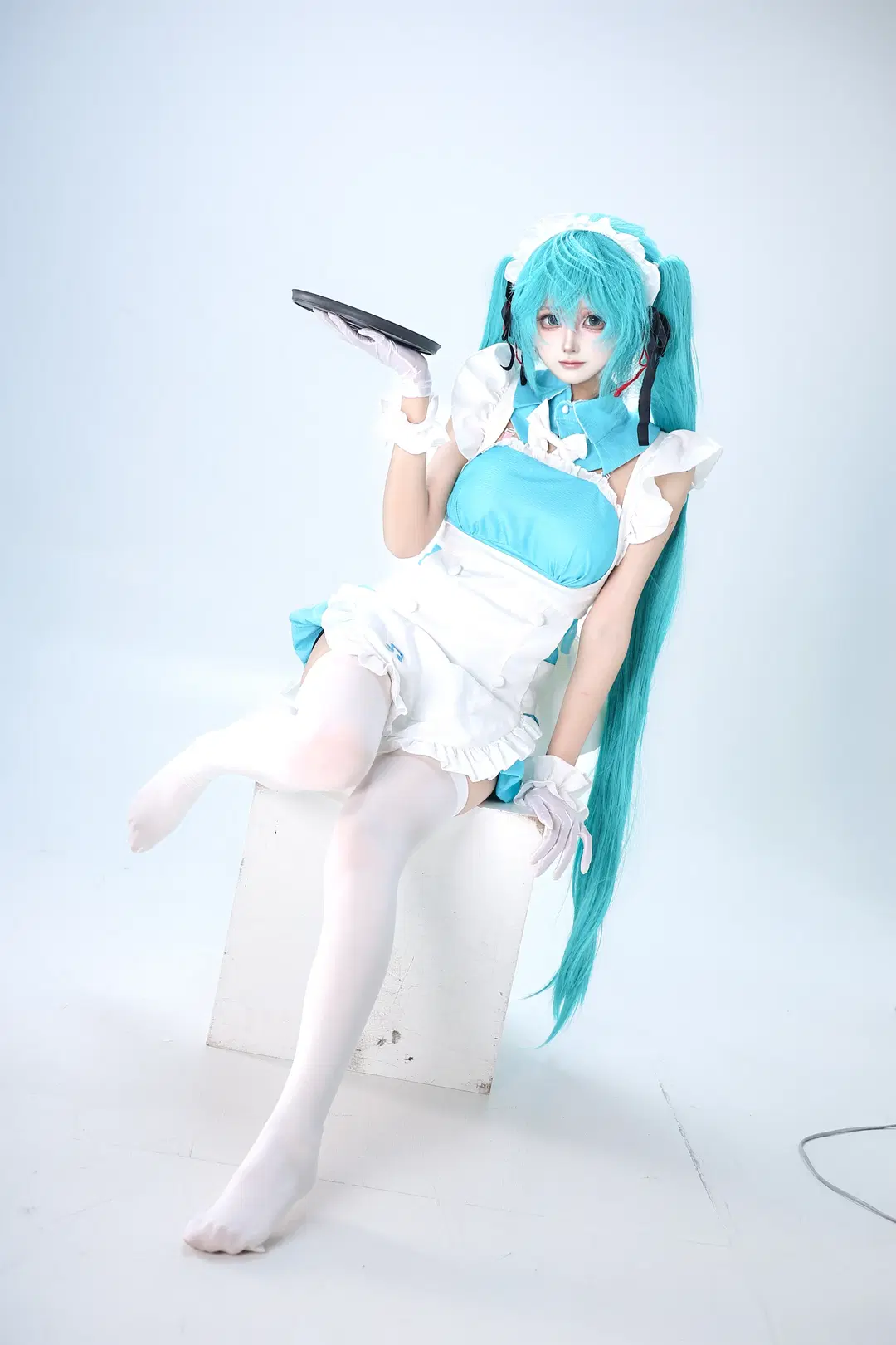 初音未来家政女仆装，纯白背景下的清爽棚拍 - ㅎㅅㅎ - 第2张