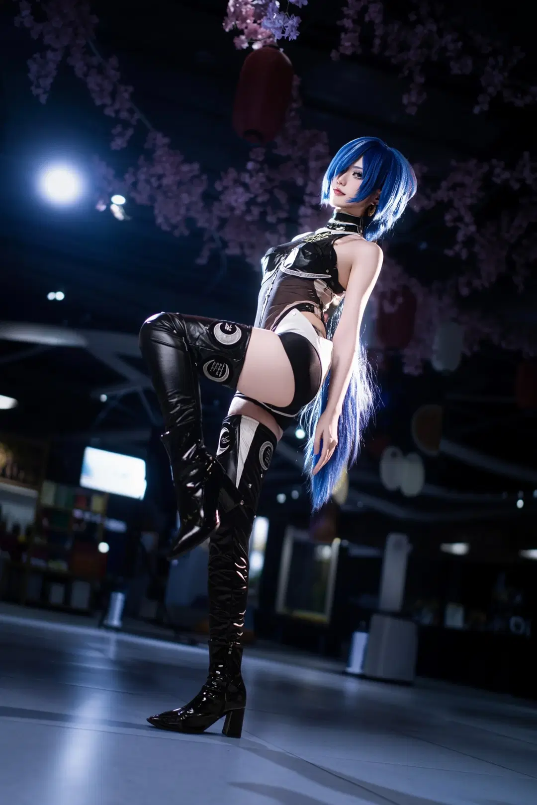 [Promeia cosplay] Zenless Zone Zero's Blue-Haired Techwear Style and Melancholic Temperament by 森森不懂摄影 - Image 2